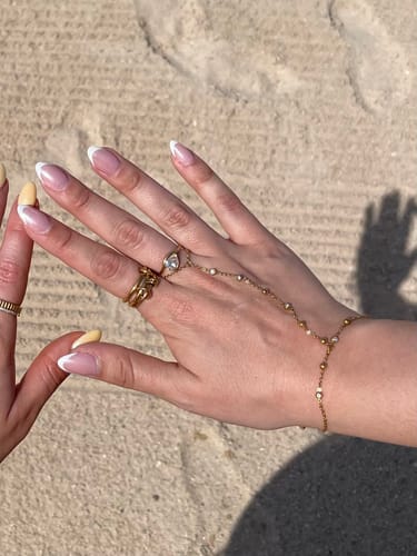 Customer photo review of Amoura Hand Chain