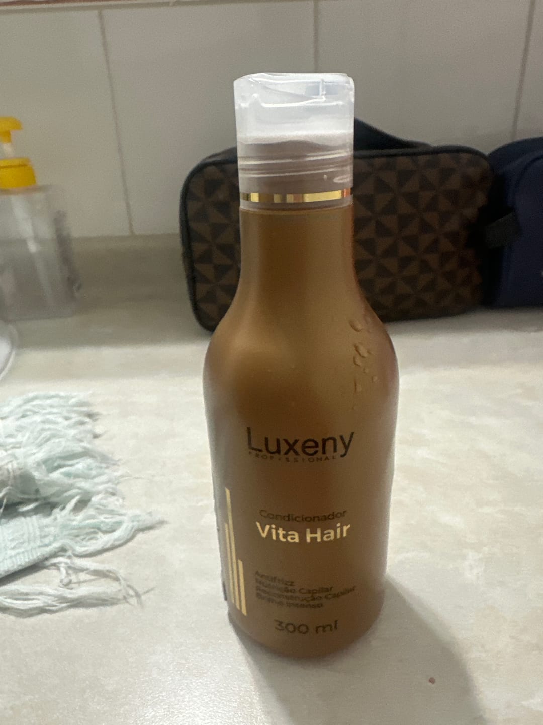 Customer photo review of Acondicionador Reconstrucción Vita Hair 300 ml