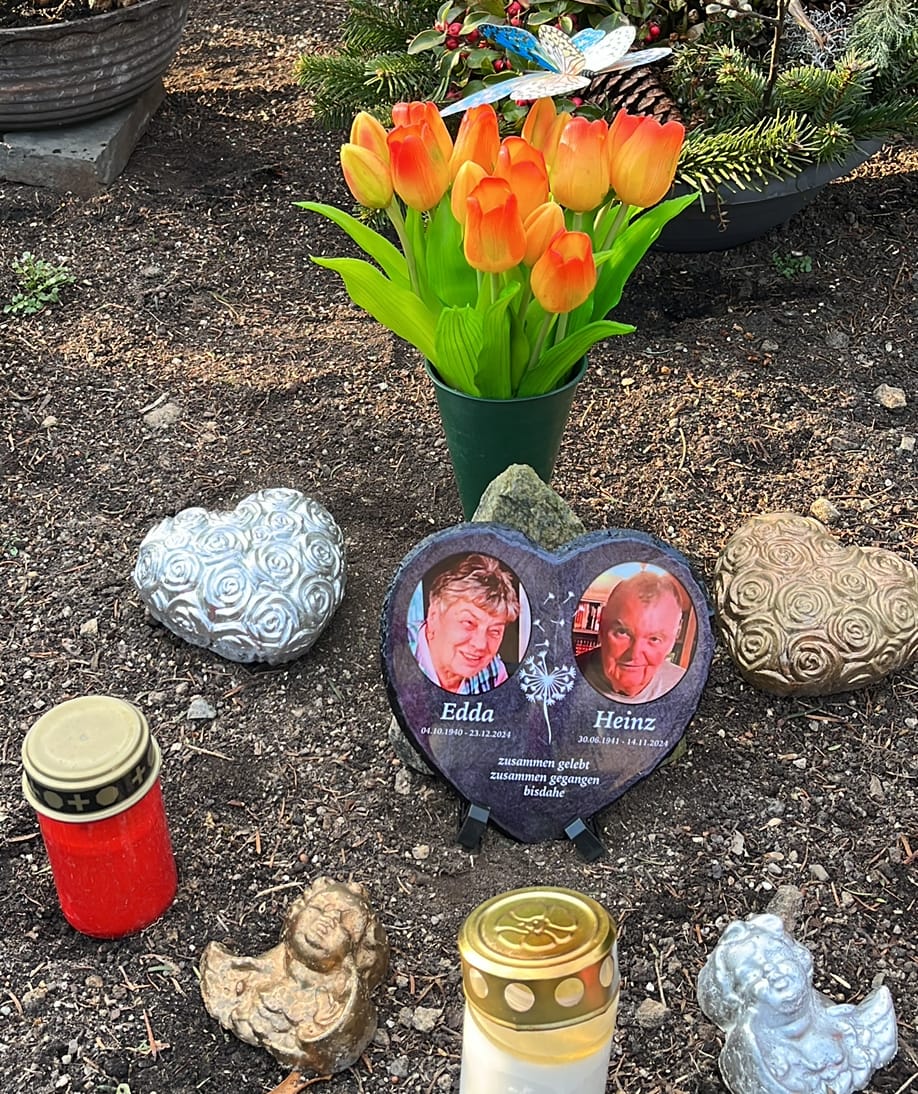 Customer photo review of Unsere Schutzengel - Personalisiertes Trauer Schieferherz für 2 Personen
