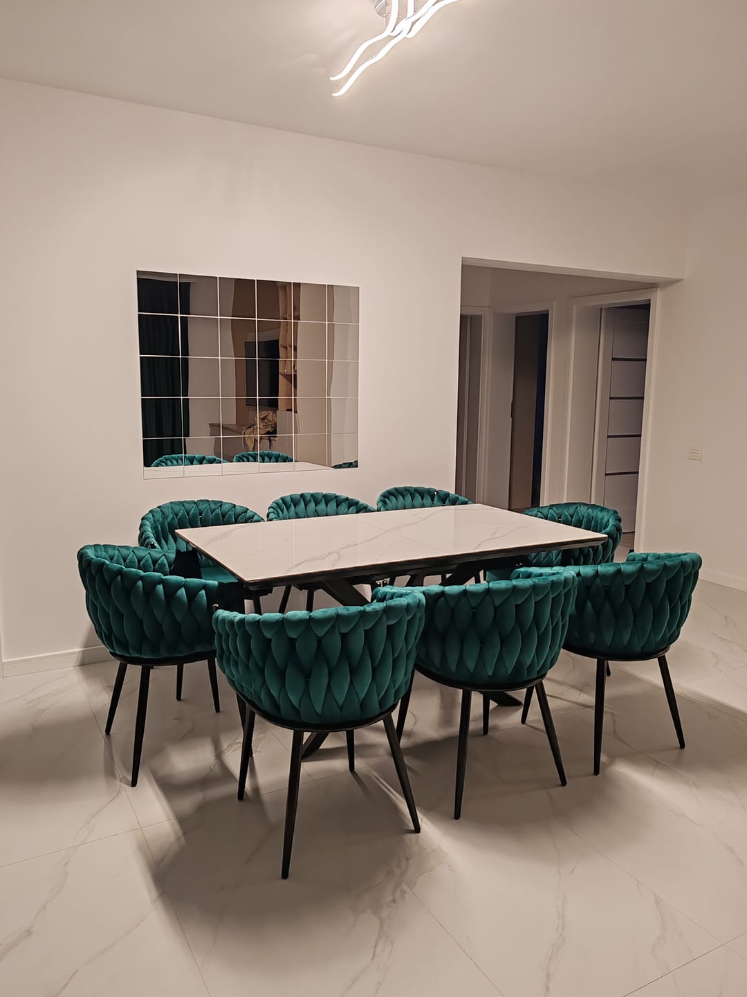 Customer photo review of Masa extensibila DIESEL, alb cu efect de marmura/negru, 160/200x90x76 cm