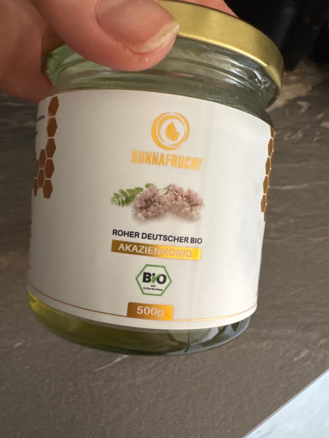 Customer photo review of Bio Akazienhonig von Sunnafrucht® | 500g | Roh & Natürlich | Mild-Süßer Geschmack | Roher Honig | Naturschutzgebiet in Bayern | Ideal für Tee & Müsli | Imkermeister-Qualität