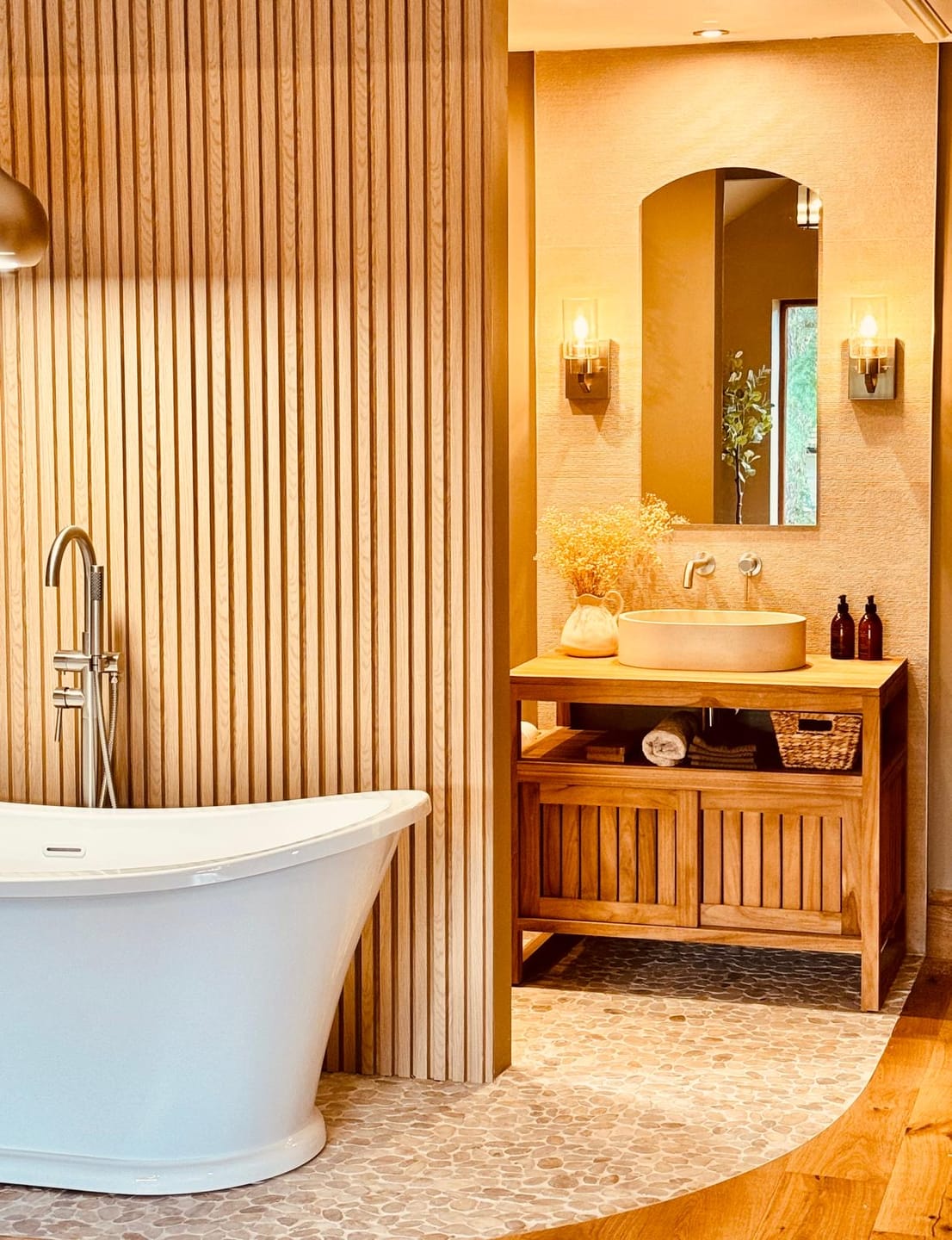 Customer photo review of SlatWall Waterproof Natural Oak