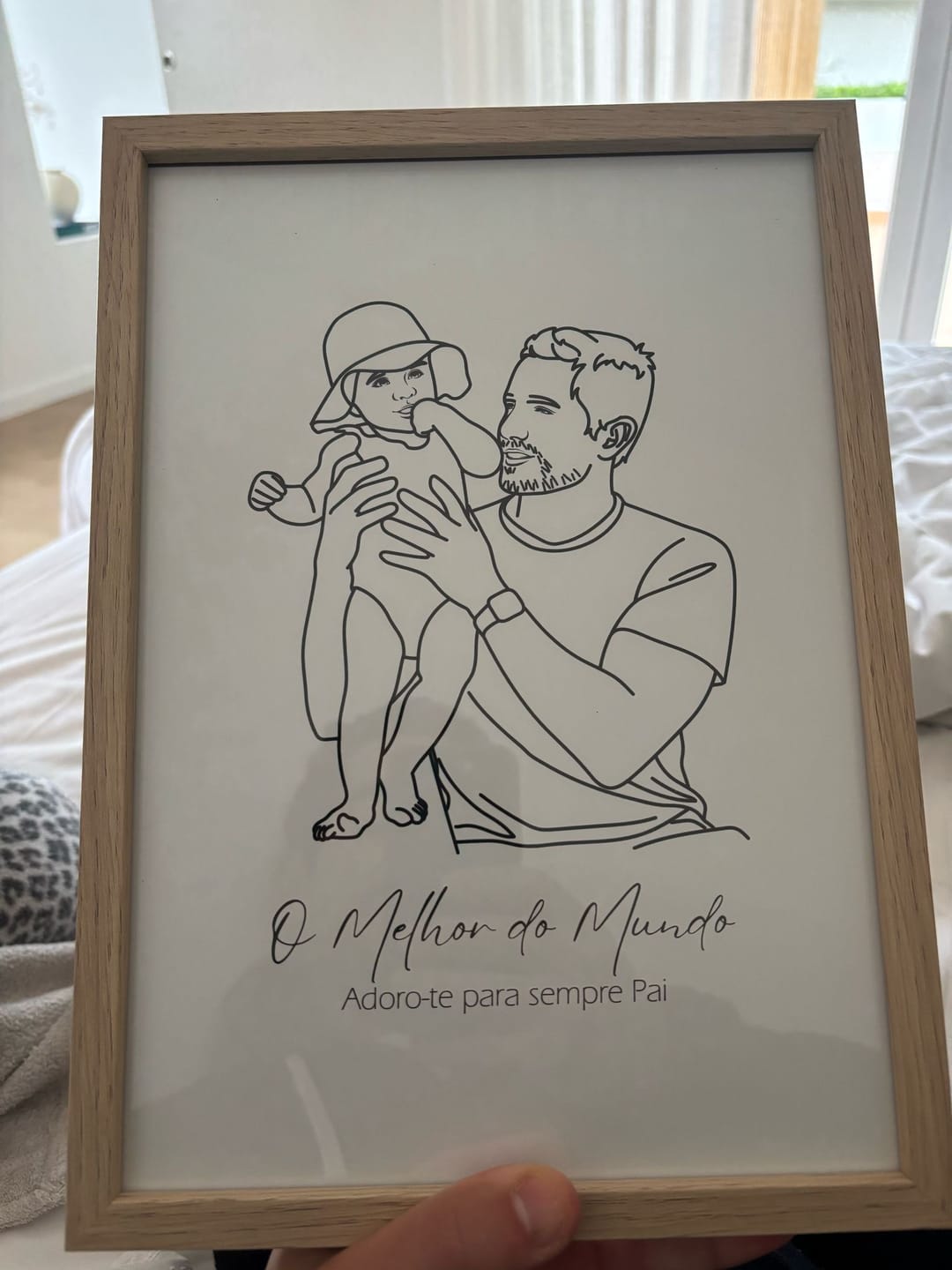 Customer photo review of Quadro Retrato Line Art Personalizado