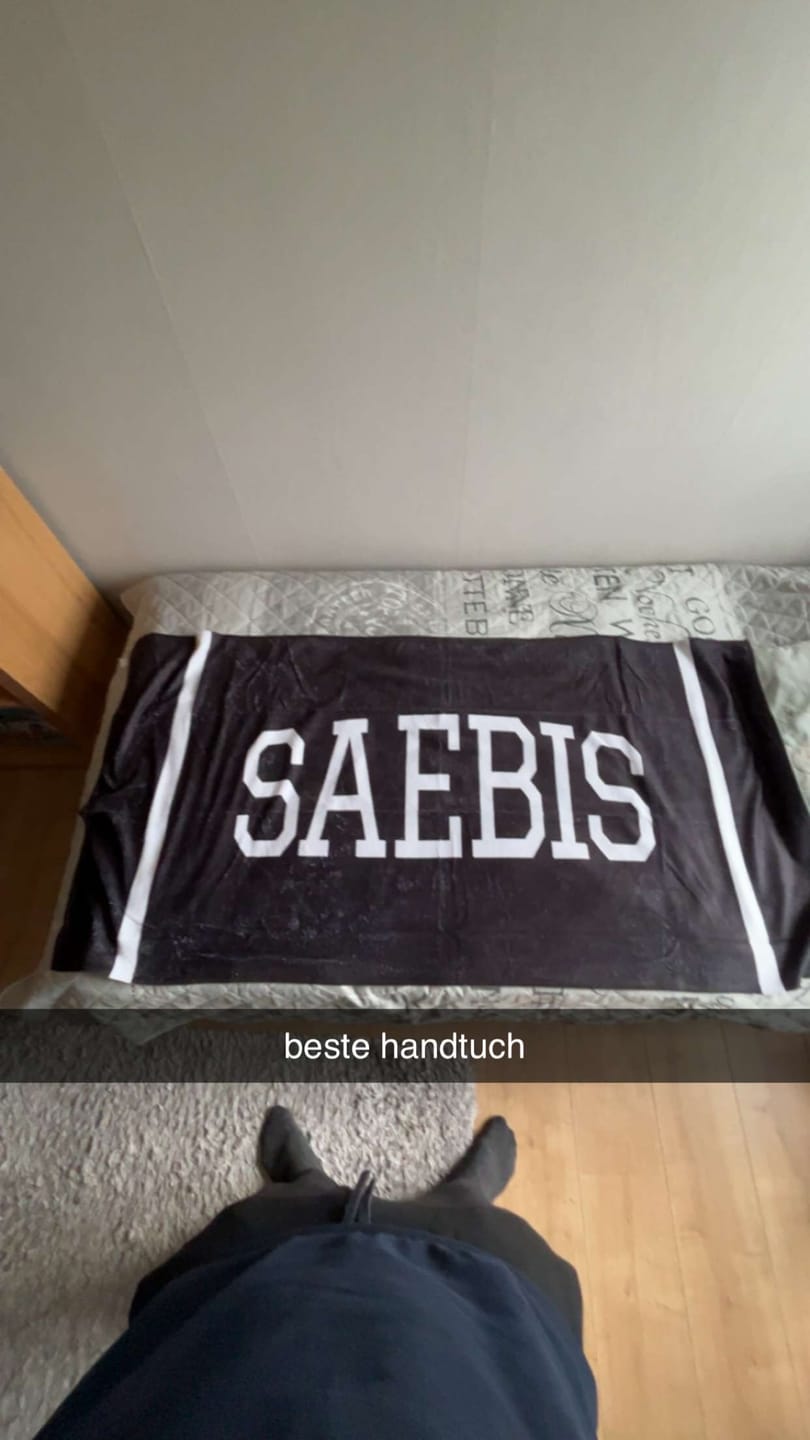Customer photo review of Lifestyle Strandtuch schwarz by SAEBIS®