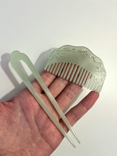 Customer photo review of Zanzi 簪子 Jade Imitation U-Shaped Hairpins & Comb Set