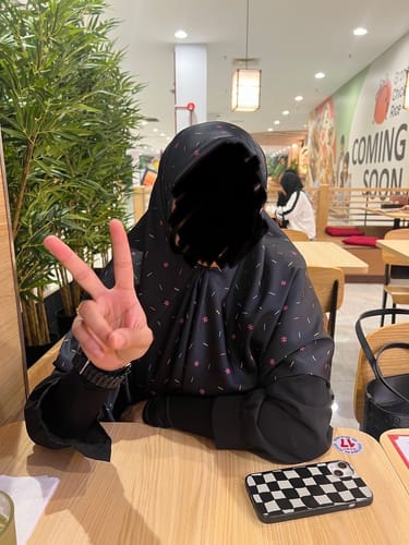 Customer photo review of Confetti Square (Black)