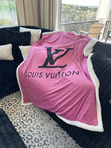 undefined review of Pink Louis Vuitton blanket image 1 out of 2