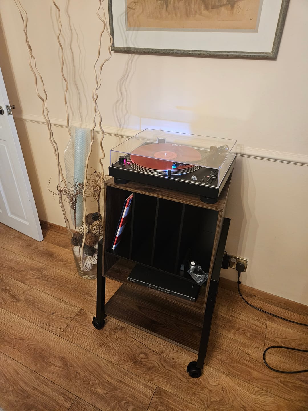 Customer photo review of Eiffel RS  Record Player Stand