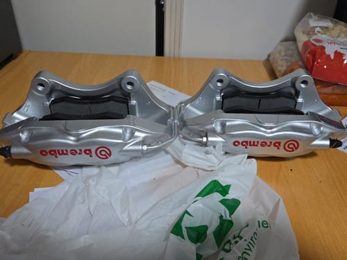 Customer photo review of VE-VF Redline SS 4POTS (Rear only ) Calipers kit