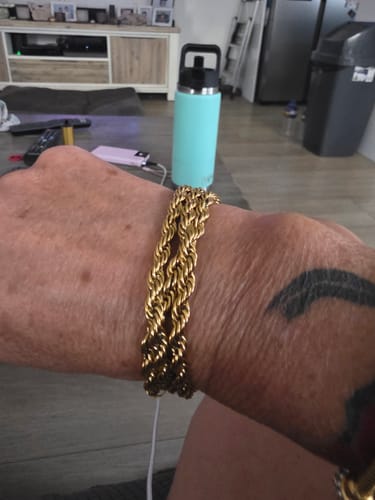 Customer photo review of 18k Gold Rope Necklace