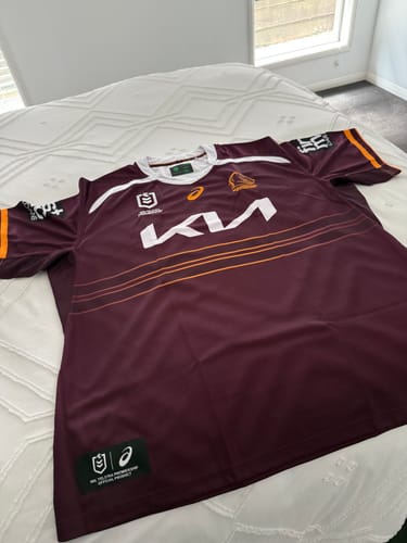 Customer photo review of 2025 Brisbane Broncos Home Jersey
