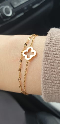 Customer photo review of Classic Clover Bracelet