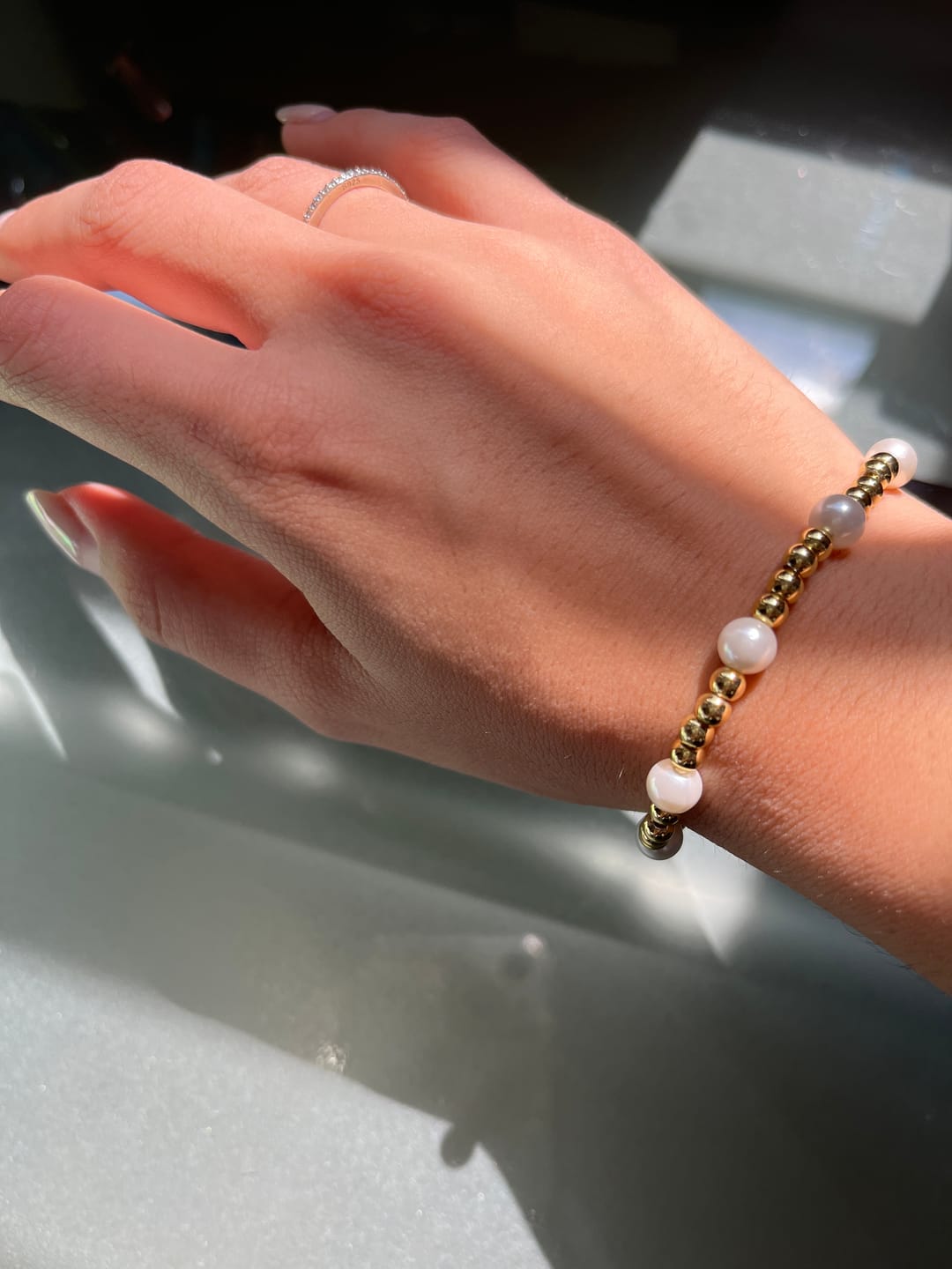 Customer photo review of Pulsera Bolitas Doradas Con Perlitas