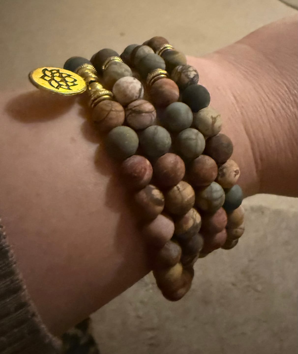 Customer photo review of Buddha Stones 108 Mala Perlen Picasso Jaspis Stein Mut Energie Armband