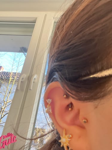 Customer photo review of Victoria Dangle Labret Piercing 18K Vergoldet