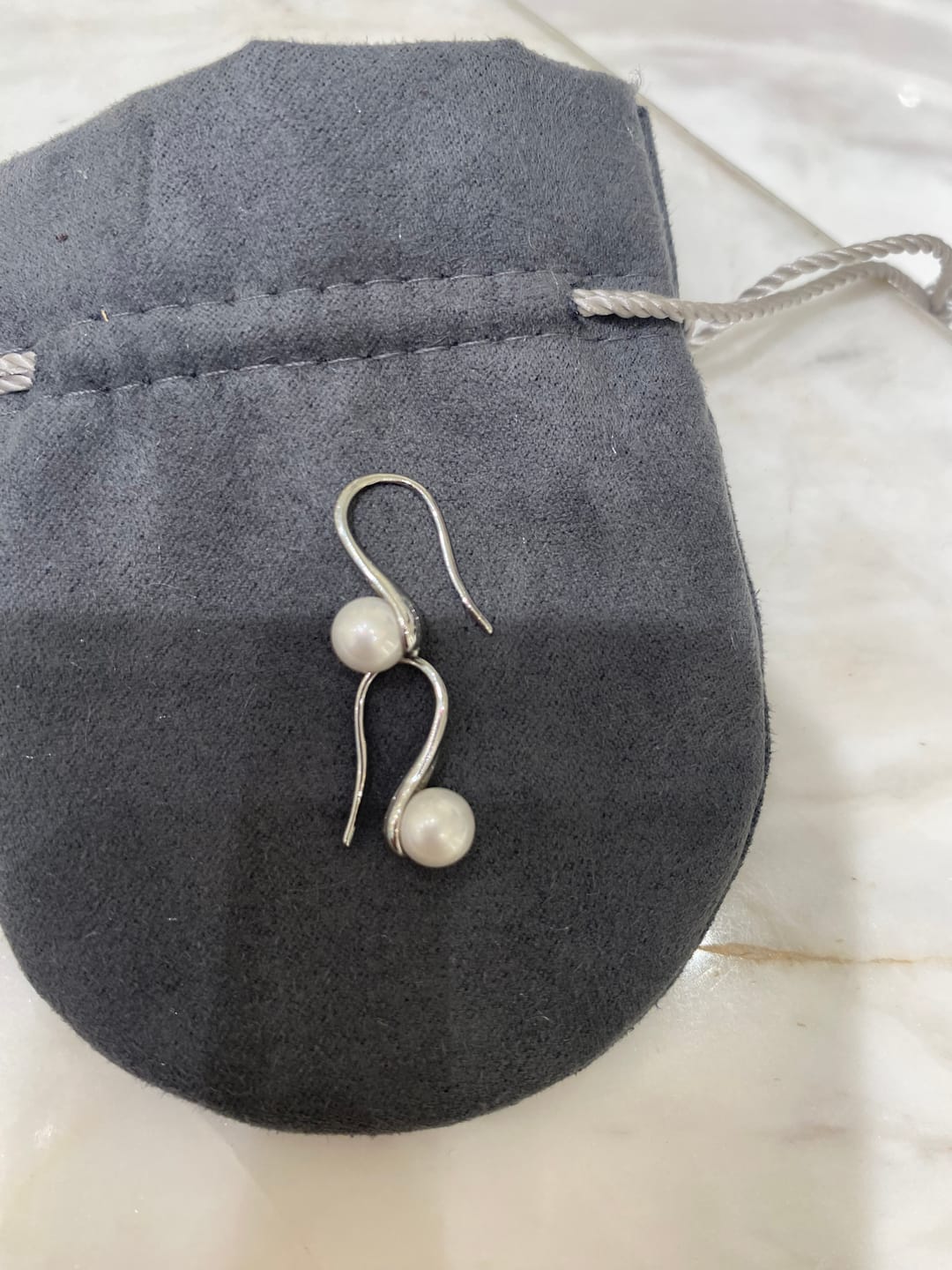 Customer photo review of Par Arete Colgante Con Perla 8 mm