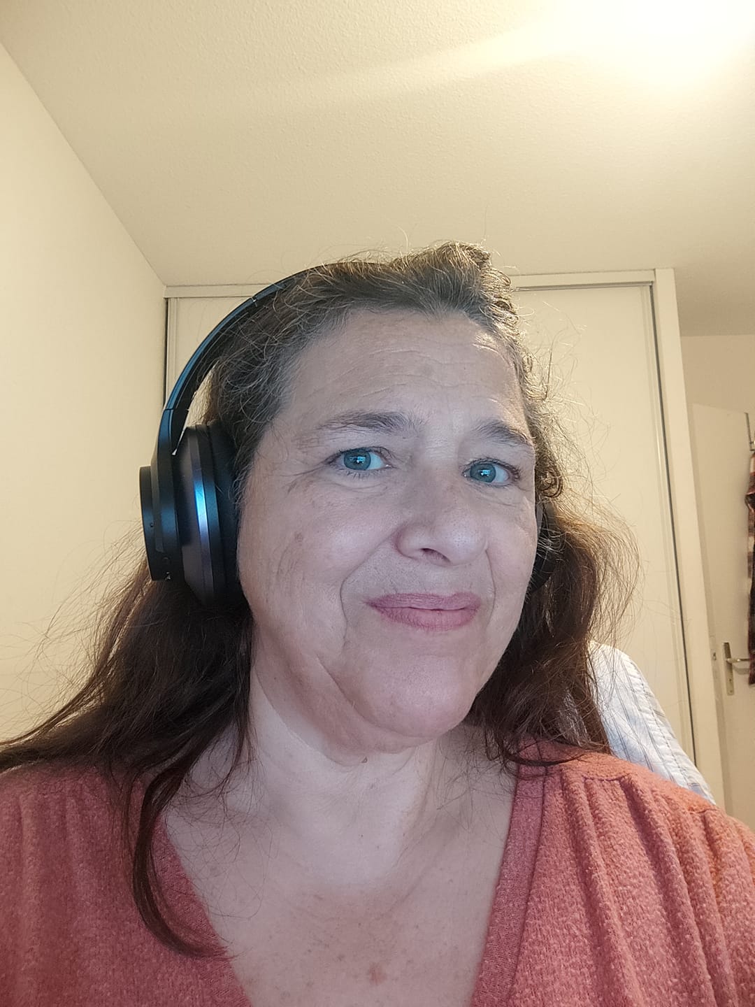 Customer photo review of Oneodio A Series - Bluetooth 5.0 Active Noise Cancelling Wireless Headphones - Built-in Microphone, Type C Charging & Carry Case