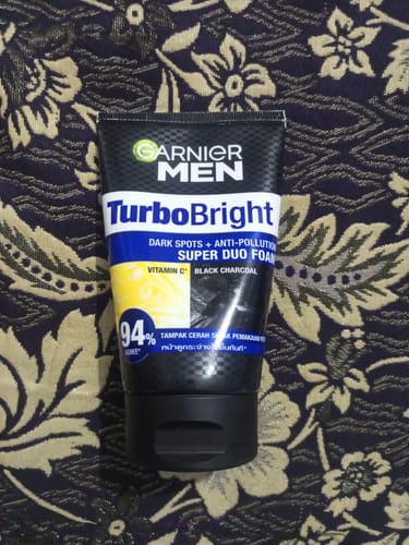 Customer photo review of GARNIER MEN TURBO BRIGHT VITAMIN C + CHARCOAL FACE WASH 100ML