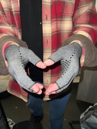 Customer photo review of Premium Onecompress™ Gloves
