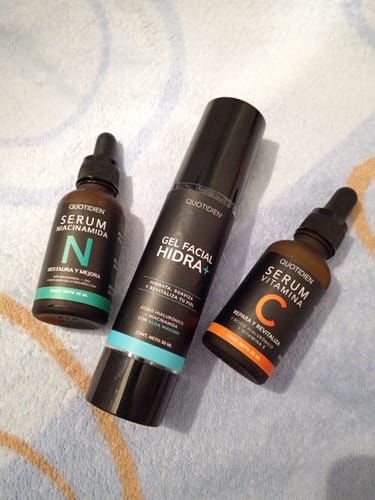 Customer photo review of Kit Los Básicos (37% OFF) - Serum de Vitamina C 30ml + Serum de Niacinamida 30ml + Gel Facial Hidratante 50ml