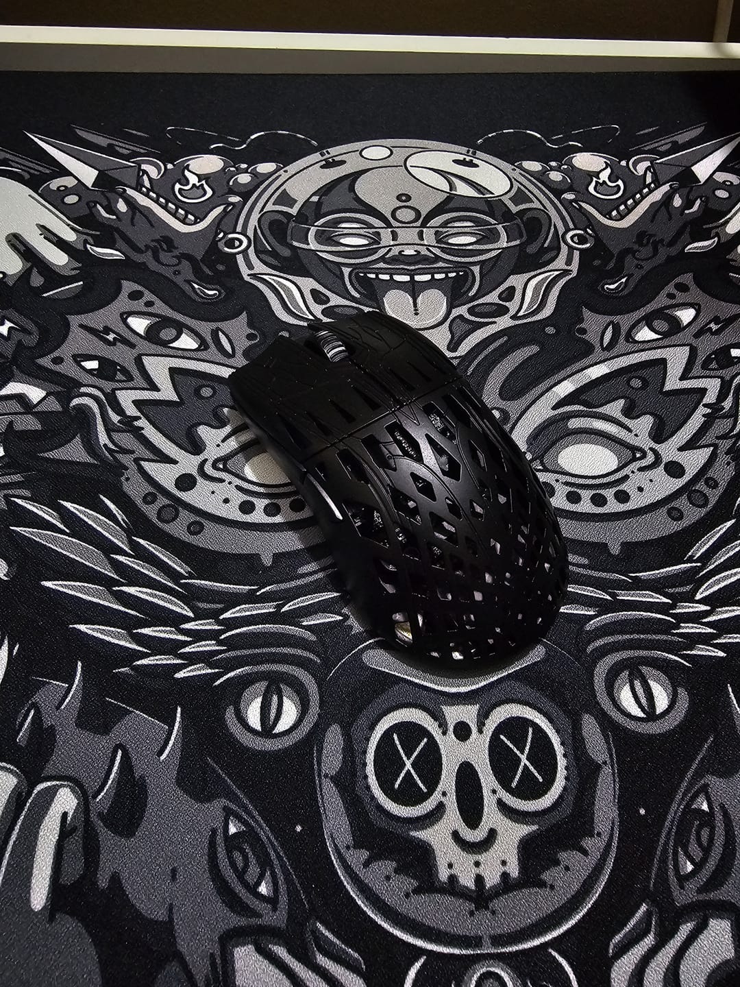 Customer photo review of Pwnage Trinity Karbon Fiber Wireless Mouse
