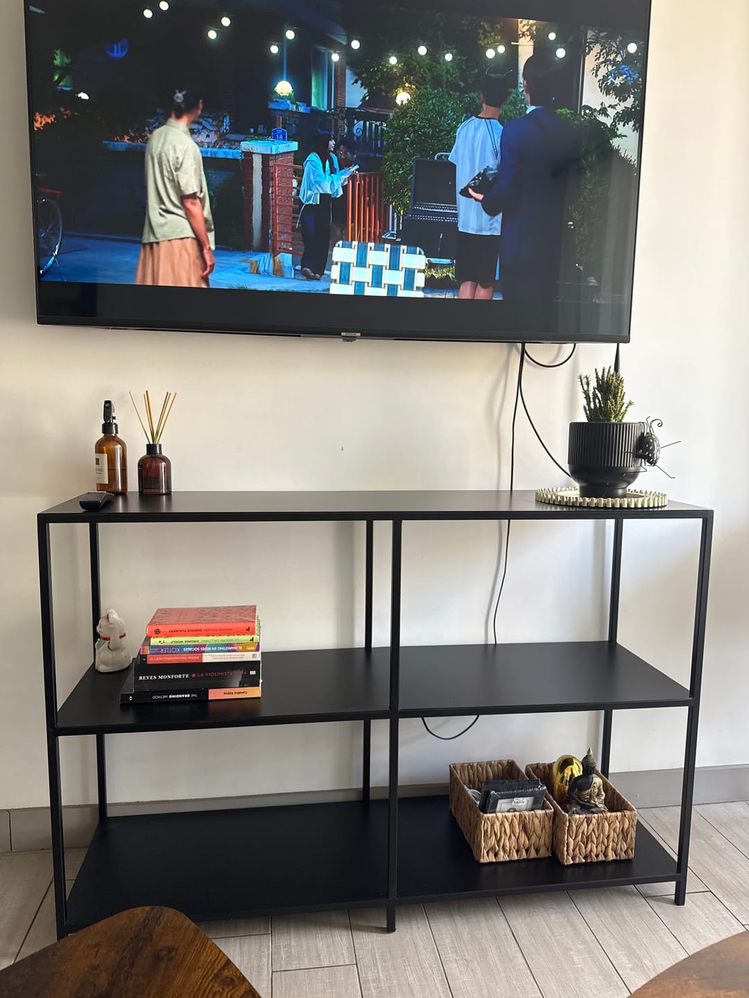 Customer photo review of Estantería 120 Arrimo estrecha Metal BLACK