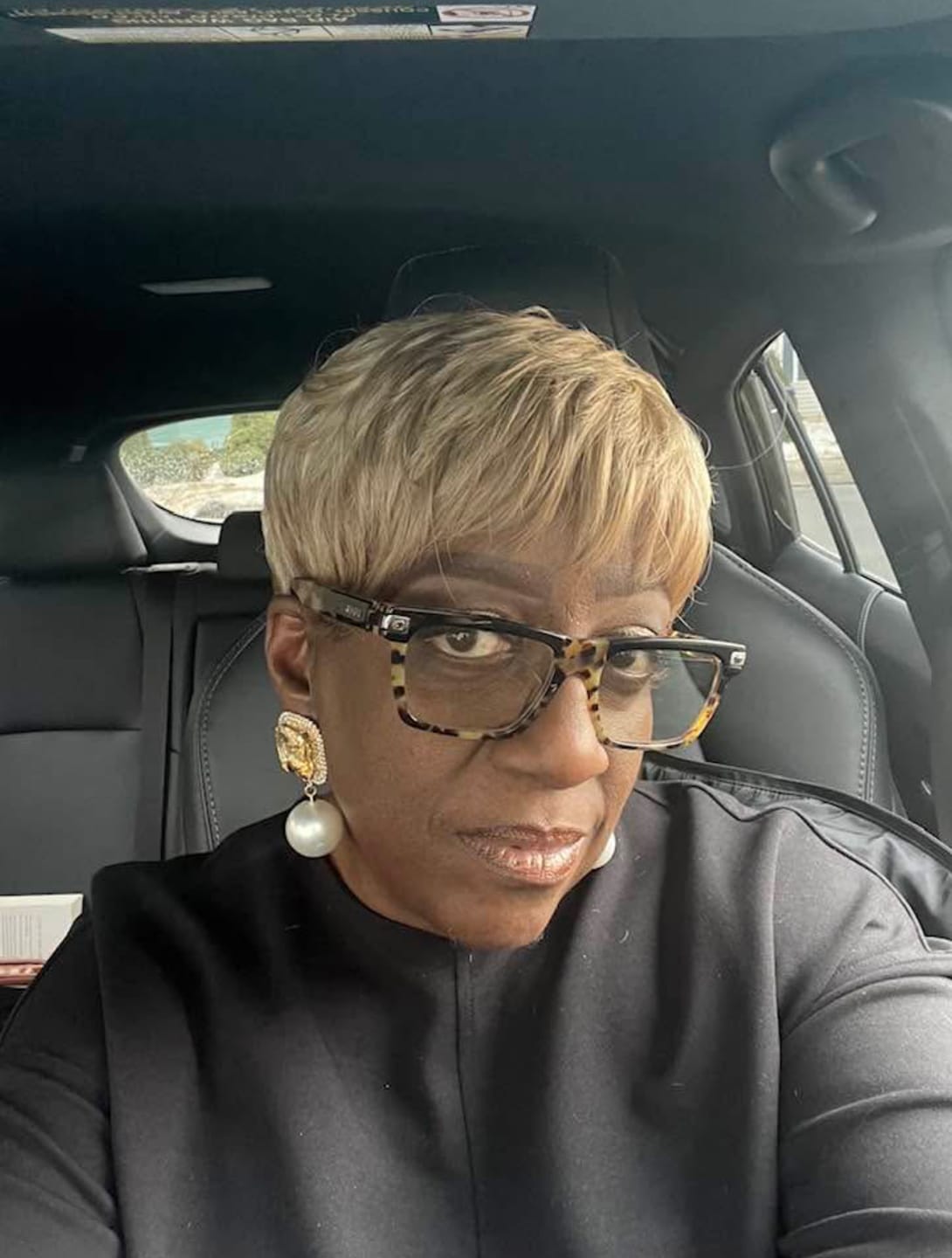 Customer photo review of Outre Wigpop Synthetic Full Wig - LACEY