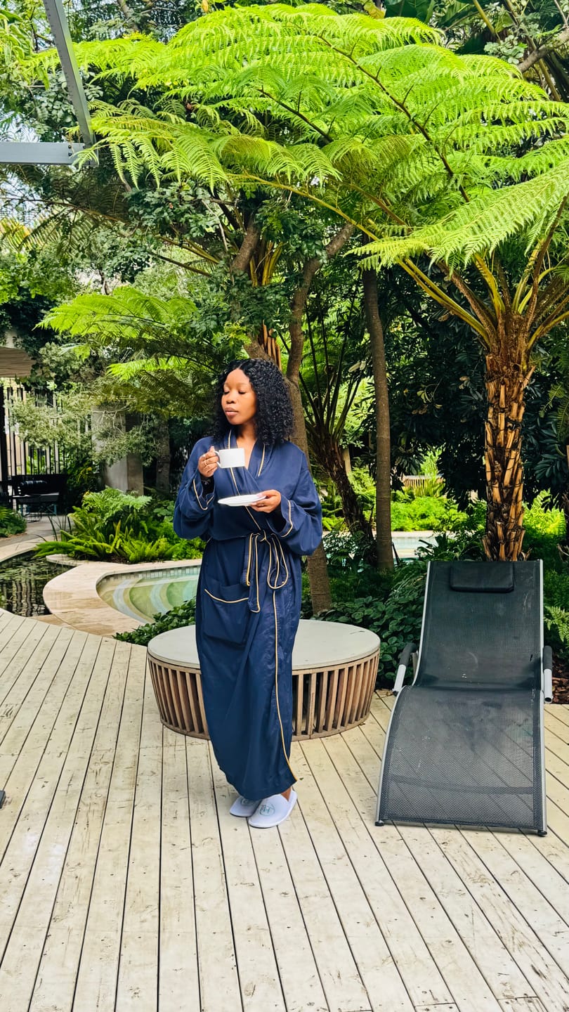 Customer photo review of Glueless Deep Curly Bob Wigs