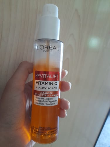 Customer photo review of Loreal Revitlft Vitamin C & Salicylic Acid Facial cleansing Gel 150ml