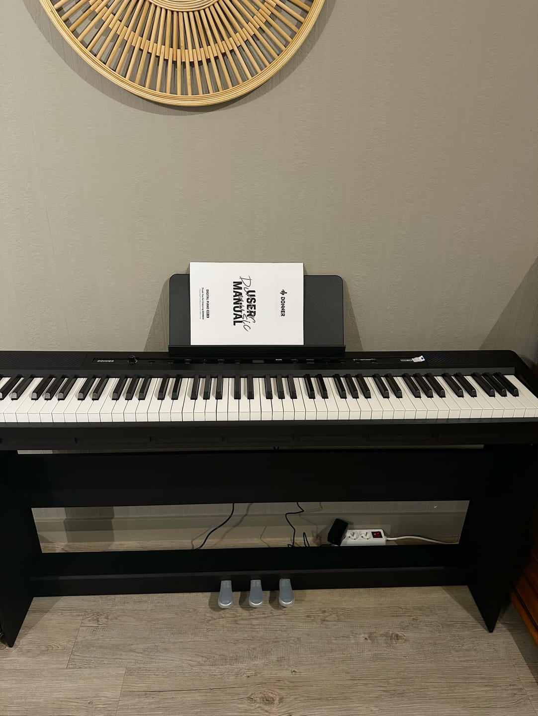 Customer photo review of Piano numérique électrique noir Donner DEP-16S 88 touches en acier lesté avec support