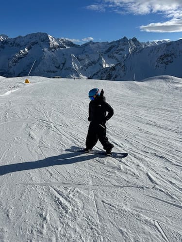 Customer photo review of Women's Black Baggy Wear-resistant Waterproof Snow Pants