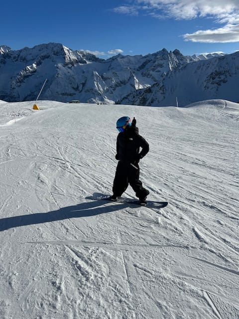 Customer photo review of Women's Black Baggy Wear-resistant Waterproof Snow Pants
