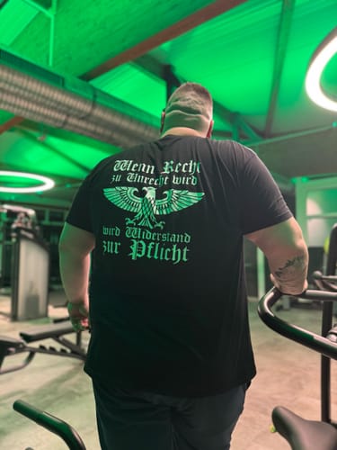 Customer photo review of Wenn Recht zu Unrecht wird - T-Shirt Rückendruck