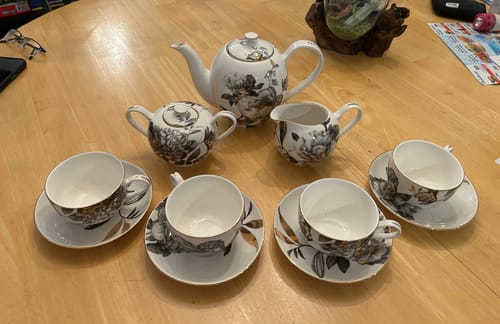 Customer photo review of Black Gold Peony Fine Porcelain Tea Set