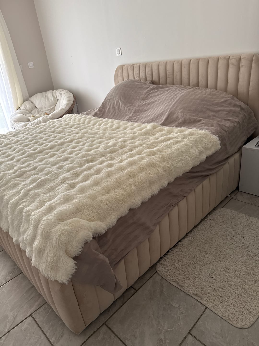 Customer photo review of Lit design avec coffre de rangement - MAELLE