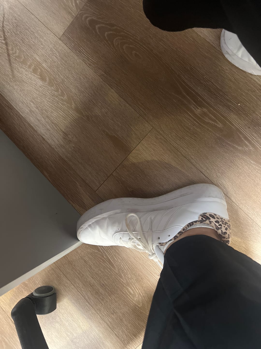 Customer photo review of Zapatilla Adidas Court Platform Mujer Blanco - Print