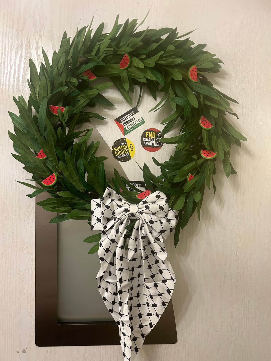 Customer photo review of Keffiyeh Hatta Hair Accessories - Scrunchie Bow Headband Bonnet Long Bows