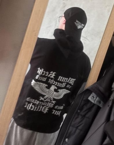 Customer photo review of Wenn Recht zu Unrecht wird - Hoodie Rückendruck