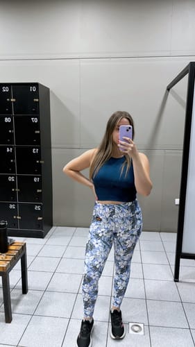 Customer photo review of Leggins Tropicalia Blueberry Flower