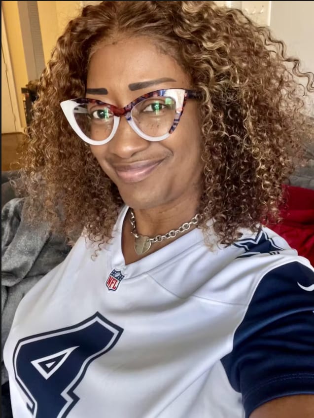 Customer photo review of Wavymy Honey Blonde Light Highlight Wear Go Glueless Water Wave Wig 7x5 Pre-cut Pre-plucked Bleached Knots Wig 100% Human Hair