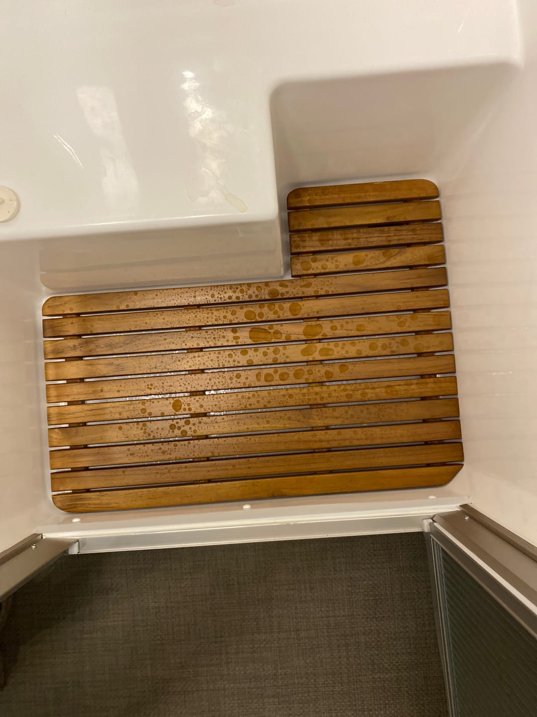 Customer photo review of 25FB / 27FB / 30RB L-shape Airstream Teak Shower Mat
