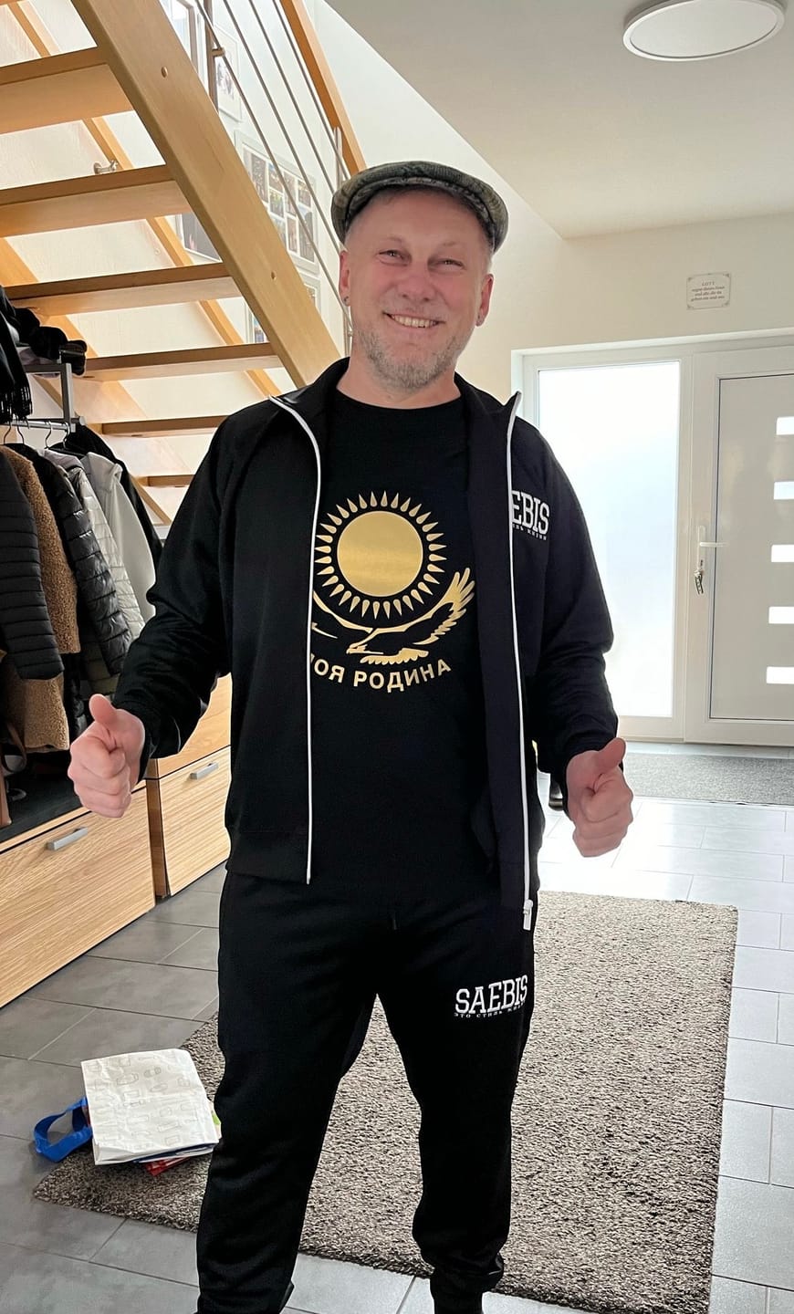 Customer photo review of Rodina Herren T-Shirt Gold Edition by SAEBIS®