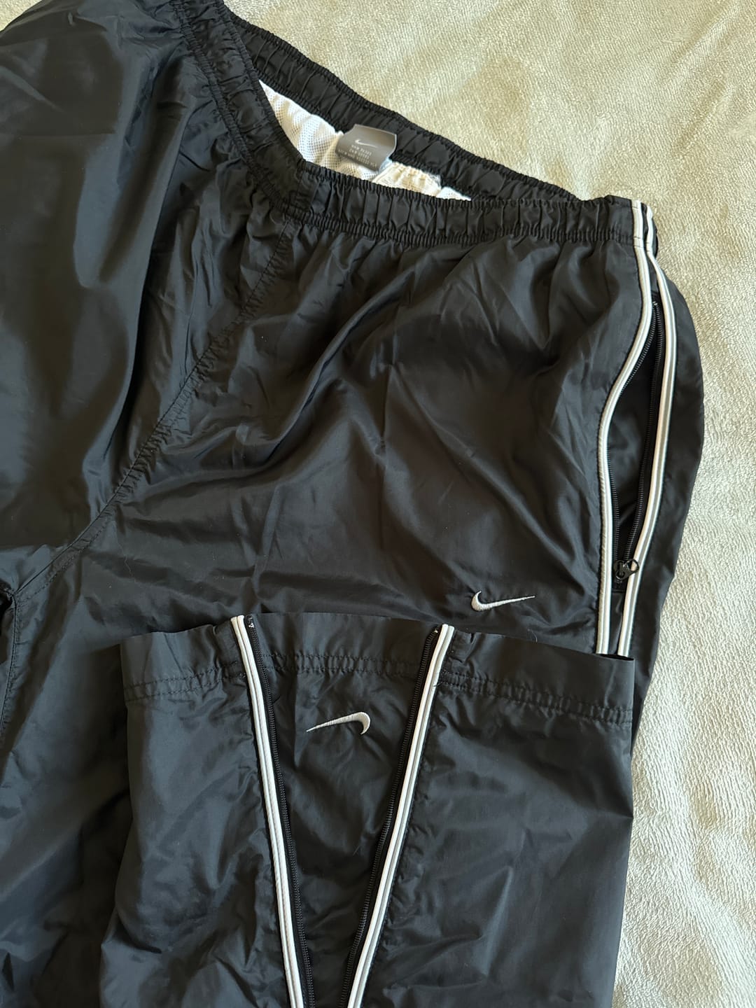 Customer photo review of Nike Vintage Track Pants SUPER RARE 2000s (M)