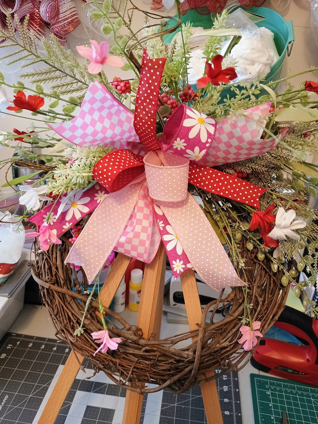 Customer photo review of 14" Round Grapevine Wreath - DECOE-034