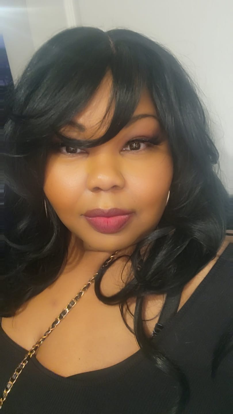Customer photo review of FreeTress Equal Curtain Bang HD Lace Wig - BOMBSHELL