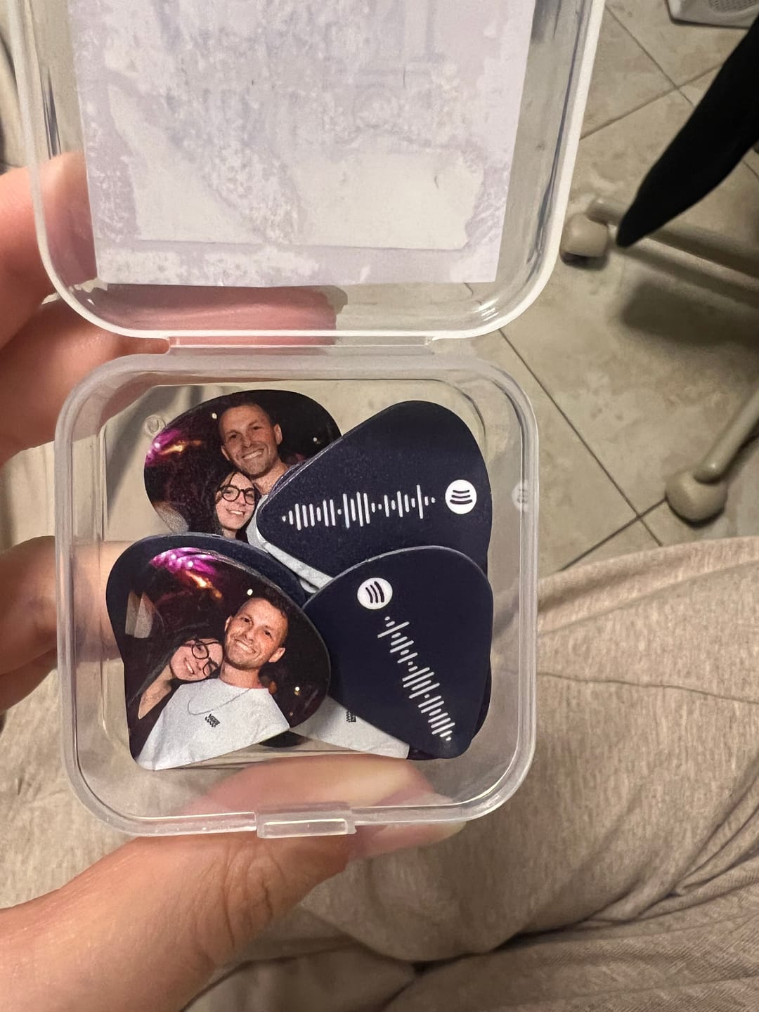 Customer photo review of מפרט לגיטרה ״השיר שלנו״ - 12 יחידות