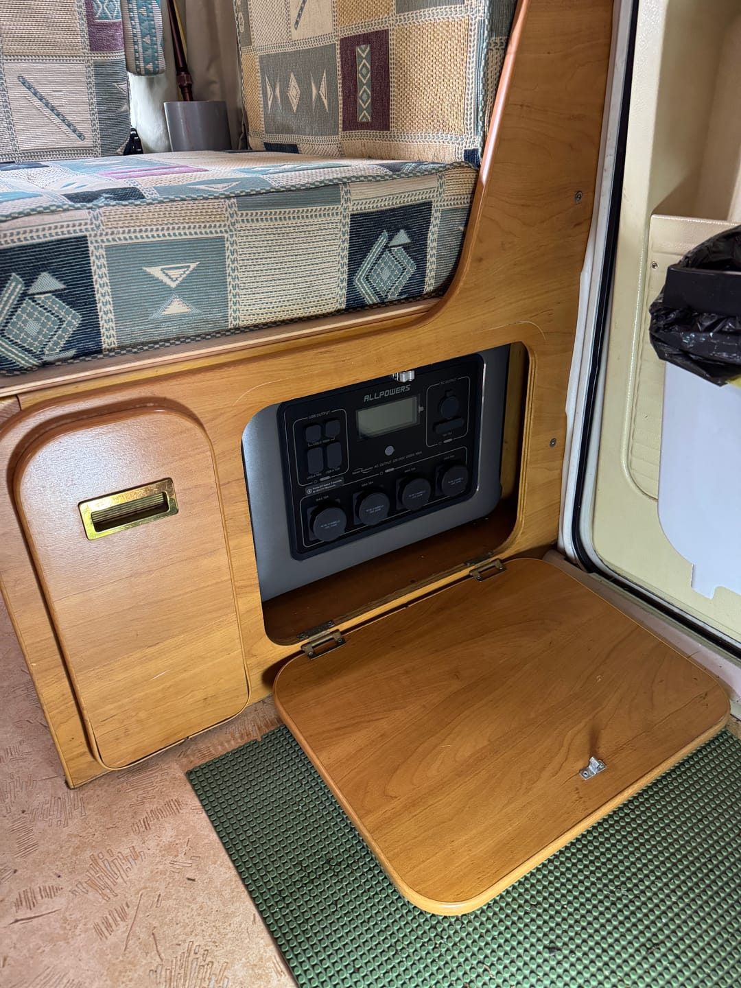 Customer photo review of ALLPOWERS Générateur Solaire 2500W (R2500 + SP033 200W Panneau Solaire)