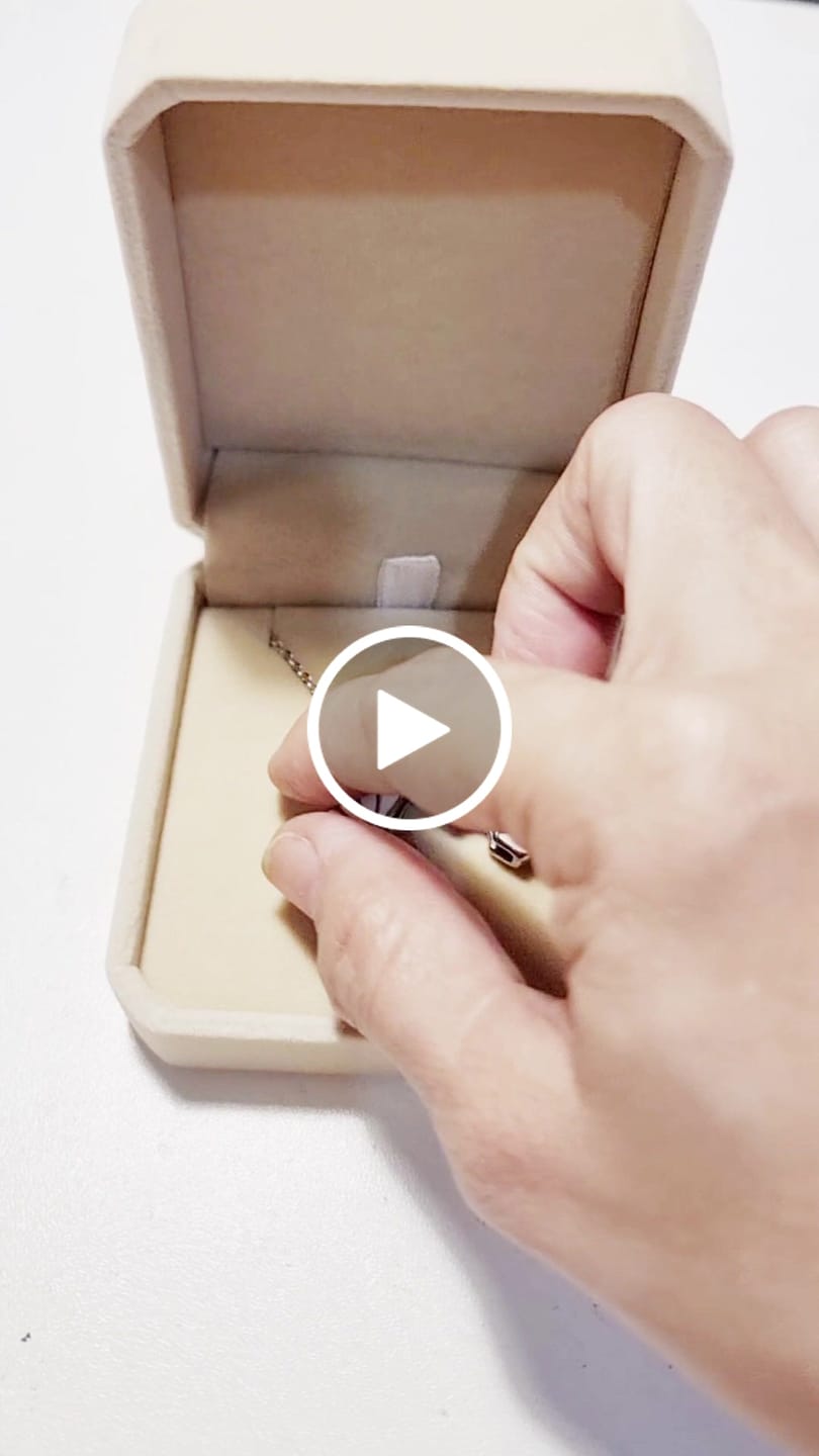 Customer video review of Printave™ Personalized Flower Necklace