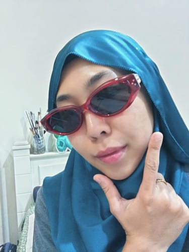Customer photo review of Berlin Oval Framed Sunglasses
