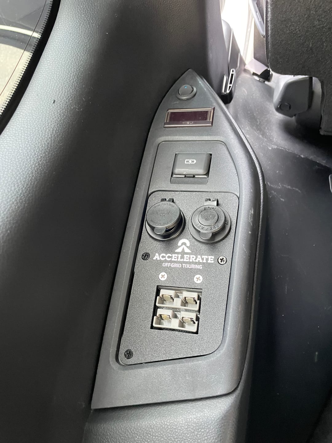 Customer photo review of Socket Bank - 300 Series LandCruiser - Rear Cup Holder